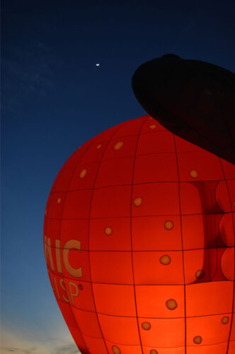 Red Balloon Under the Moon image 0