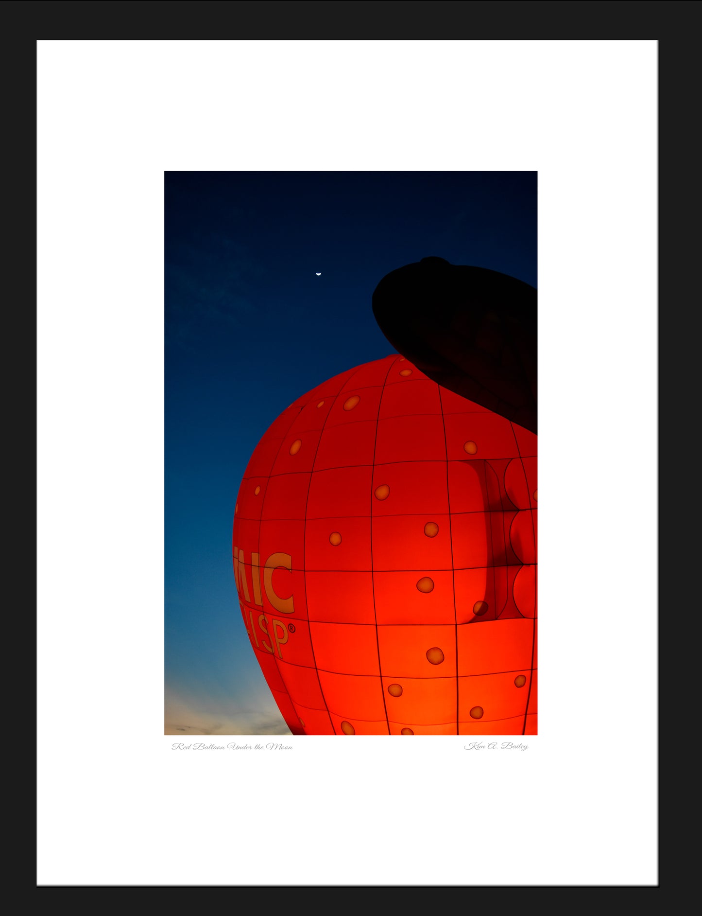 Red Balloon Under the Moon